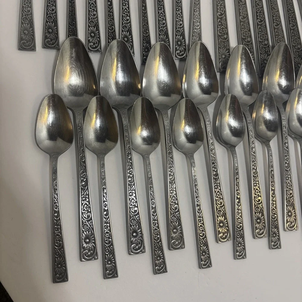 Velvet Leaf Towle Supreme Cutlery Lot Of 33 Stainless Japan Floral 60s-70s MCM